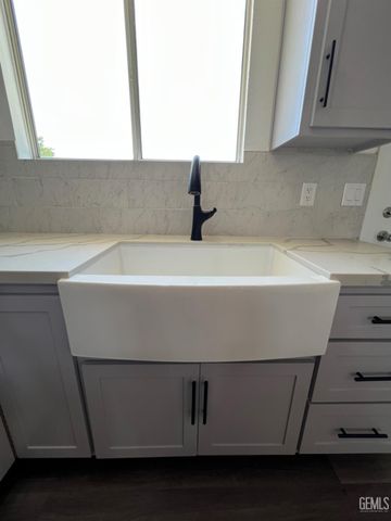 401 Klassen Drive, Shafter, CA 93263