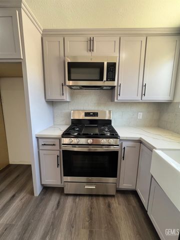 401 Klassen Drive, Shafter, CA 93263