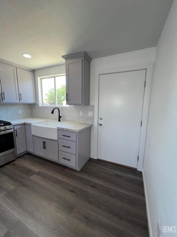 401 Klassen Drive, Shafter, CA 93263