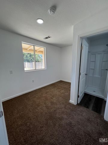 401 Klassen Drive, Shafter, CA 93263