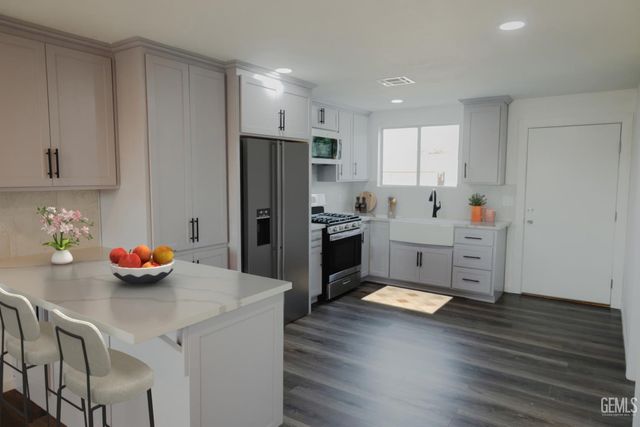 401 Klassen Drive, Shafter, CA 93263