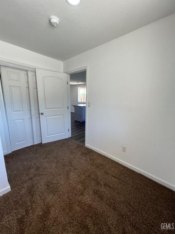 401 Klassen Drive, Shafter, CA 93263