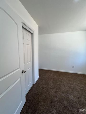 401 Klassen Drive, Shafter, CA 93263