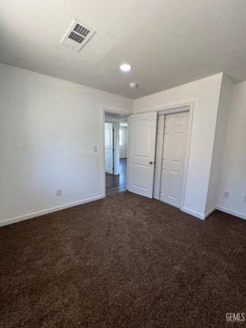 401 Klassen Drive, Shafter, CA 93263