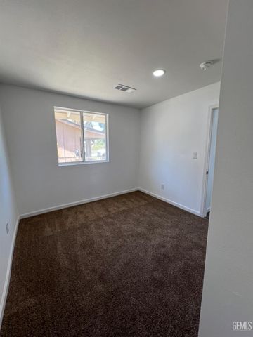 401 Klassen Drive, Shafter, CA 93263