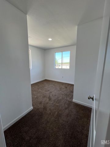 401 Klassen Drive, Shafter, CA 93263