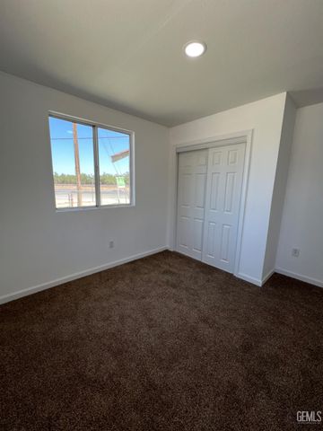 401 Klassen Drive, Shafter, CA 93263