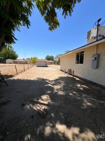 401 Klassen Drive, Shafter, CA 93263