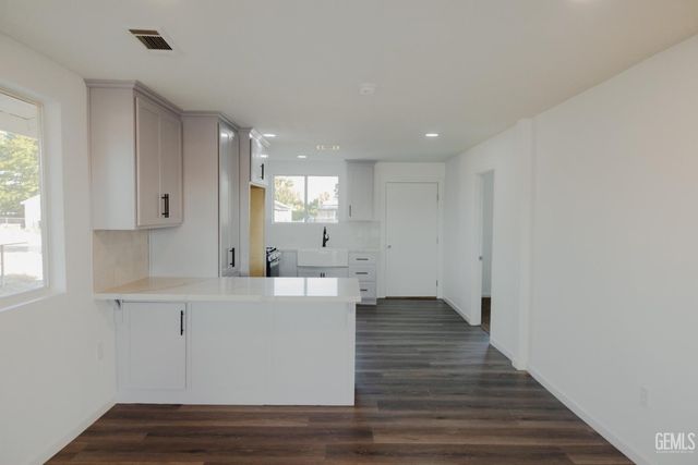 401 Klassen Drive, Shafter, CA 93263