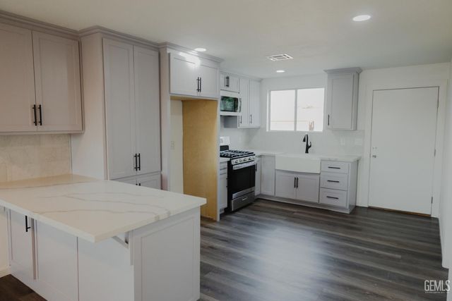 401 Klassen Drive, Shafter, CA 93263