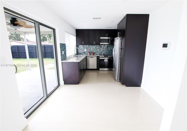 8116 NW 72nd Ave, Tamarac, FL 33321