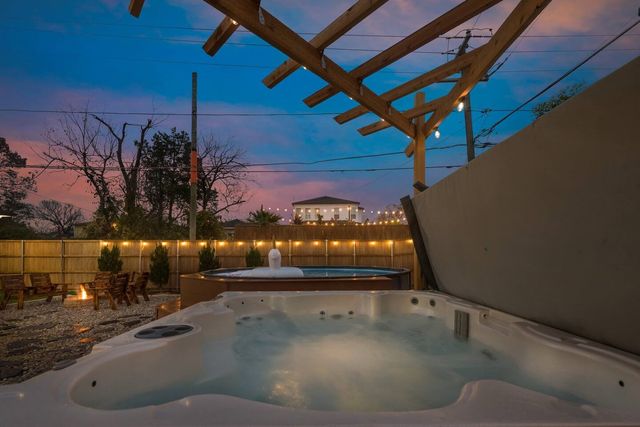 2015 S Ewing Avenue, Dallas, TX 75216