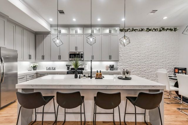 2015 S Ewing Avenue, Dallas, TX 75216