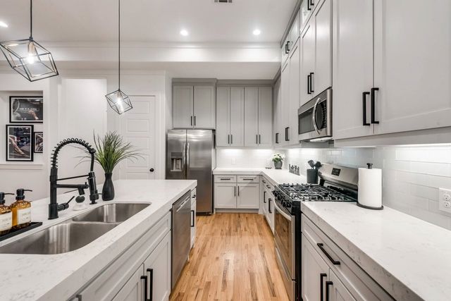 2015 S Ewing Avenue, Dallas, TX 75216