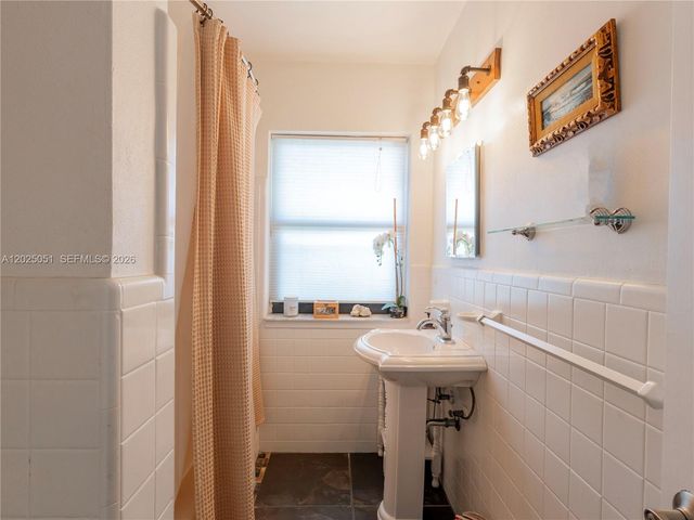 1212 NE 17th Ter, Fort Lauderdale, FL 33304