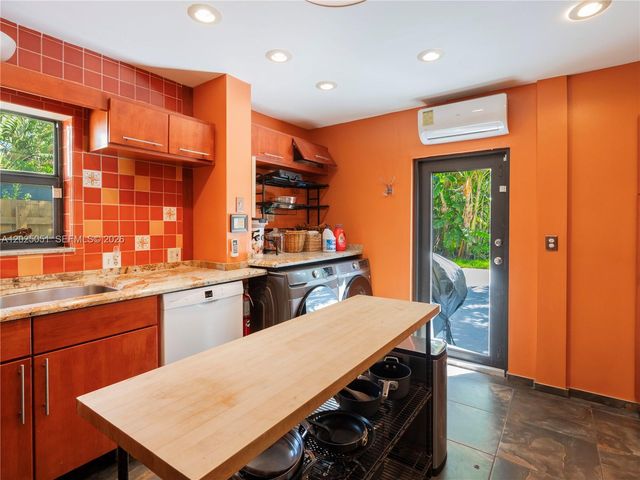 1212 NE 17th Ter, Fort Lauderdale, FL 33304