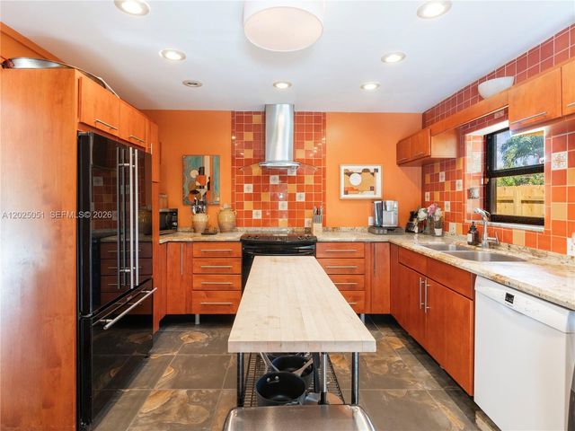 1212 NE 17th Ter, Fort Lauderdale, FL 33304