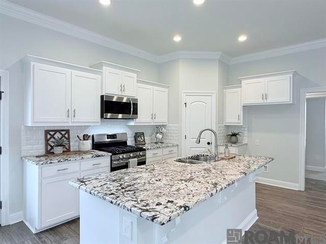 654 Beaumont Dr, Gonzales, LA 70737
