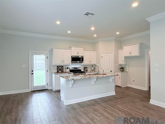 654 Beaumont Dr, Gonzales, LA 70737