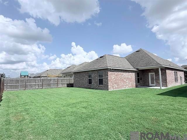 654 Beaumont Dr, Gonzales, LA 70737