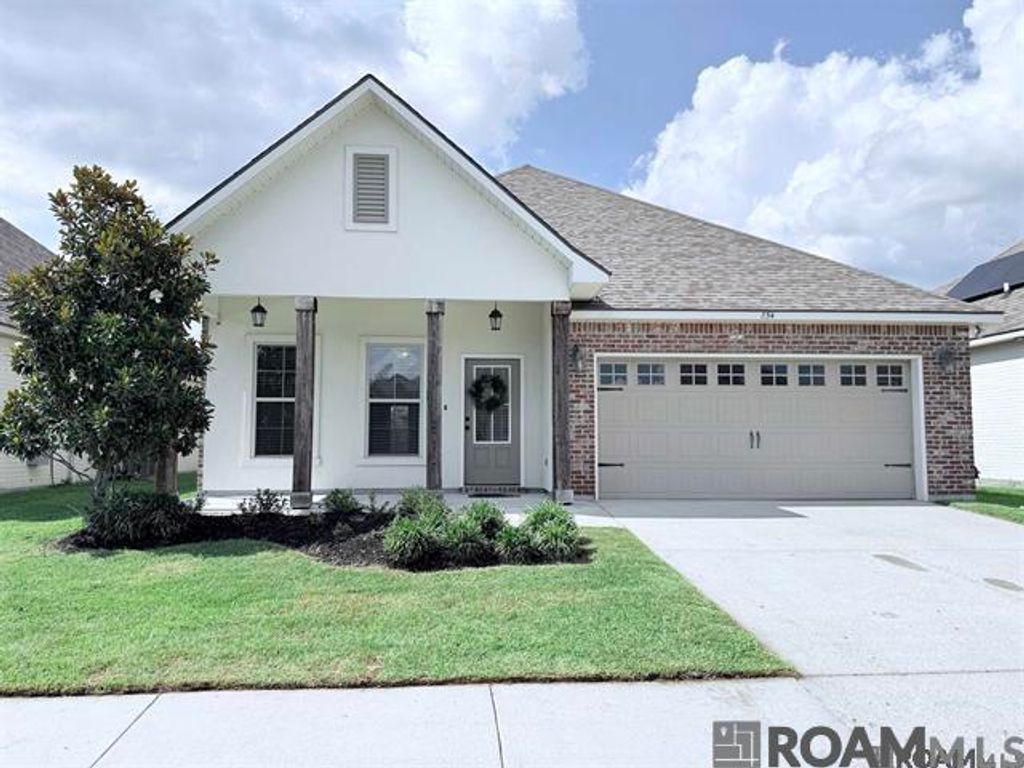 654 Beaumont Dr, Gonzales, LA 70737