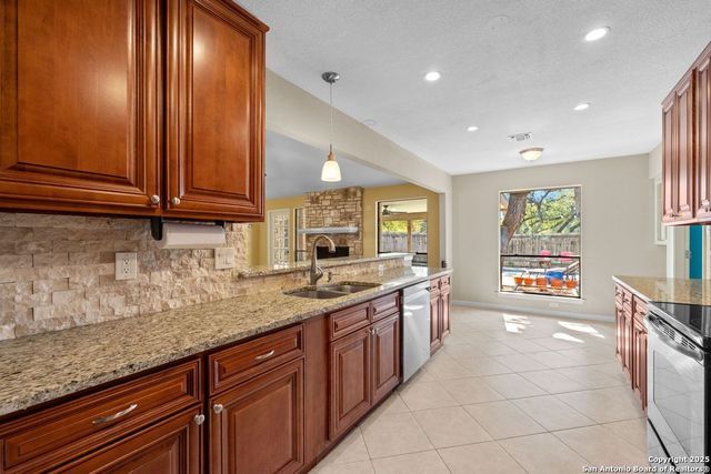 4614 Fringetree Woods, San Antonio, TX 78249