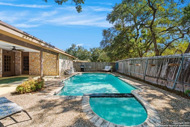 4614 Fringetree Woods, San Antonio, TX 78249