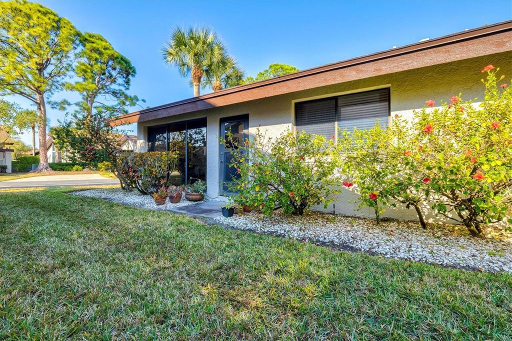 Image 24 of property listing at 3129 WINDRUSH BOURNE 56, Sarasota, FL 34235