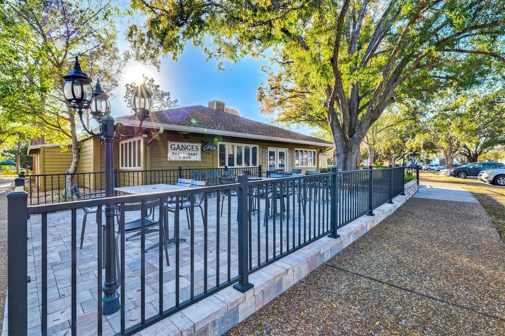 Image 43 of property listing at 3129 WINDRUSH BOURNE 56, Sarasota, FL 34235