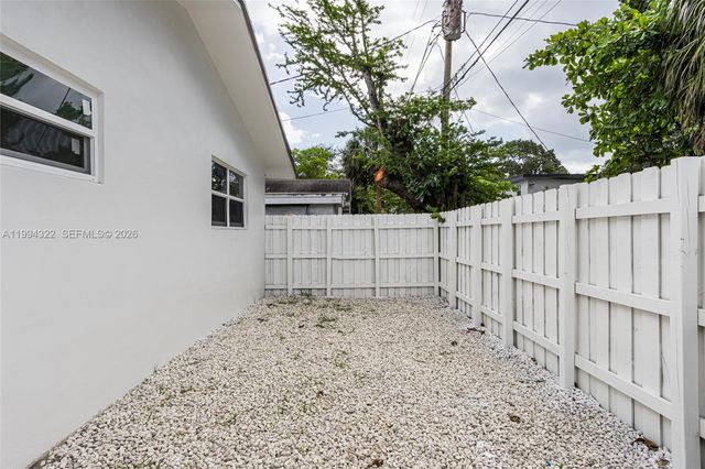 55 SW 13th St A, Dania Beach, FL 33004