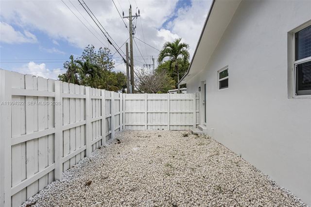 55 SW 13th St A, Dania Beach, FL 33004