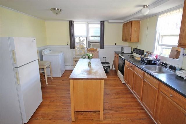 32 Ann Street 2, Newport, RI 02840