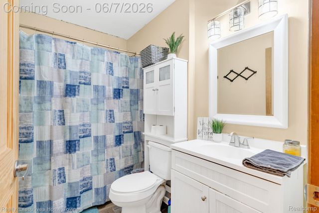 6560 Roach Rd Road, Lexington Village, MI 48450