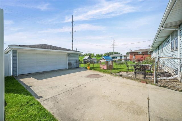 8030 North Drive, Highland, IN 46322