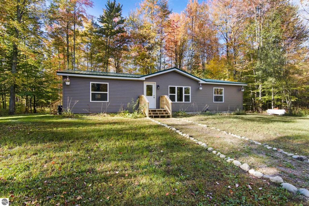 7273 Cadillac Highway, Benzonia, MI 49616