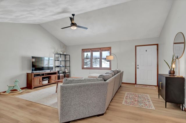 908 Apple Lane, Lake City, MN 55041