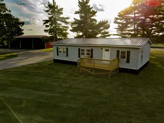 8820 S Lake Pleasant Road, Hillsdale, MI 49242