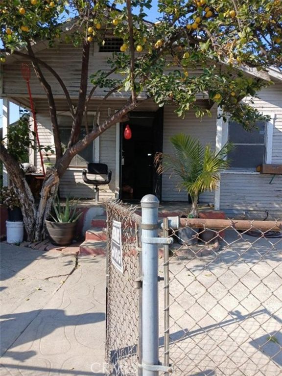 1123 S Kern Avenue, Los Angeles, CA 90022