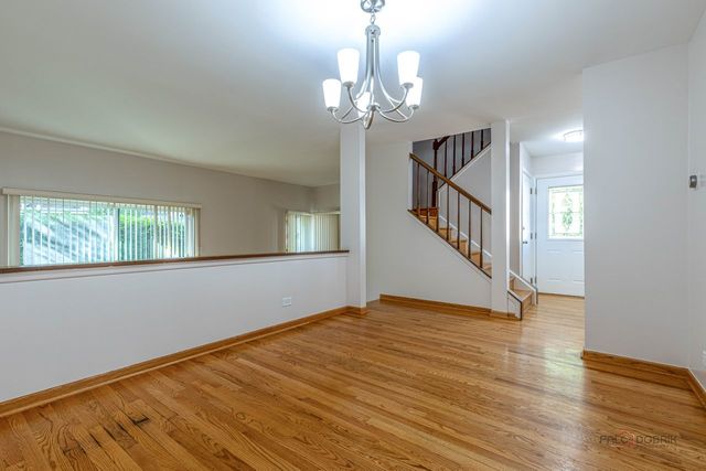 1013 Sussex Drive, Northbrook, IL 60062