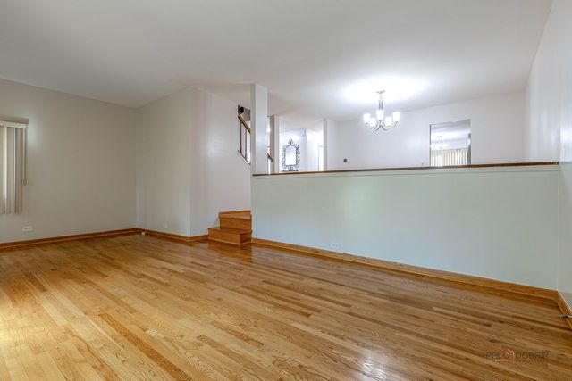 1013 Sussex Drive, Northbrook, IL 60062