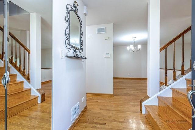 1013 Sussex Drive, Northbrook, IL 60062