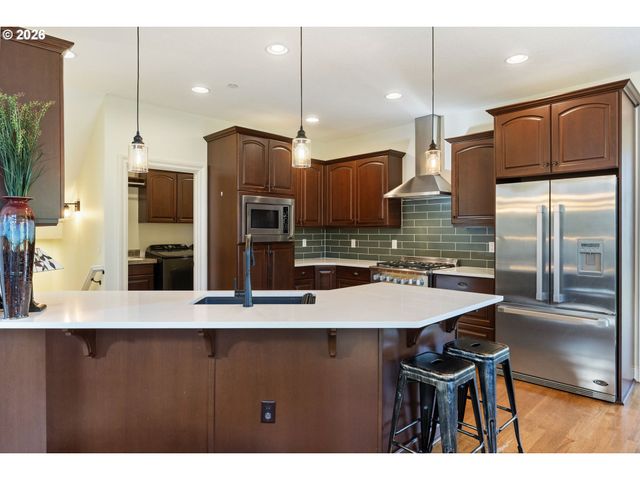 1201 Sw OPHELIA St, Portland, OR 97219
