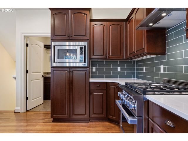 1201 Sw OPHELIA St, Portland, OR 97219