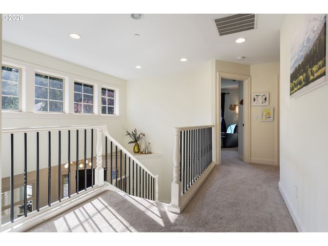 1201 Sw OPHELIA St, Portland, OR 97219