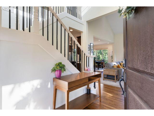 1201 Sw OPHELIA St, Portland, OR 97219