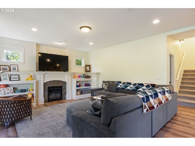 1201 Sw OPHELIA St, Portland, OR 97219