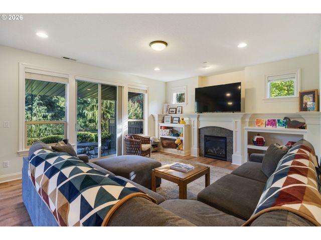1201 Sw OPHELIA St, Portland, OR 97219