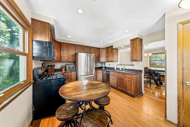 2251 E Poplar AVENUE, Oak Creek, WI 53154