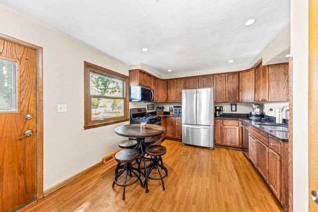 2251 E Poplar AVENUE, Oak Creek, WI 53154