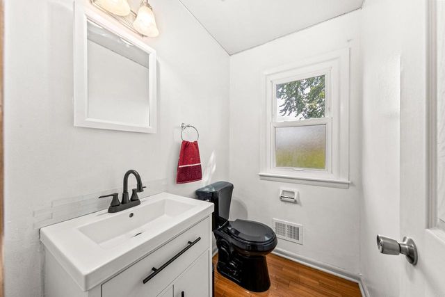 2251 E Poplar AVENUE, Oak Creek, WI 53154